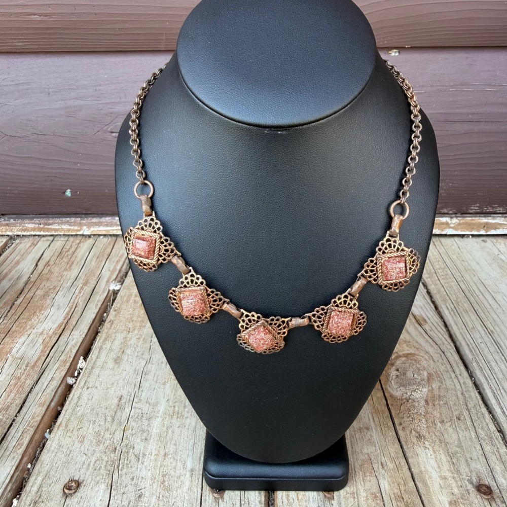 Vintage Filigree Bib Necklace Women 17.5 Inch Copper Tone‎ Pink Goldstone Style